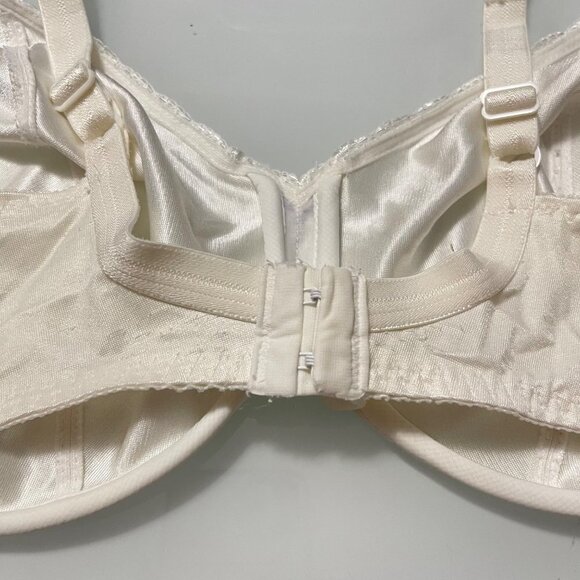 Vintage Playtex Women's White Thick Padded Strap Underwire Modest Bra Size 38C - Picture 7 of 8